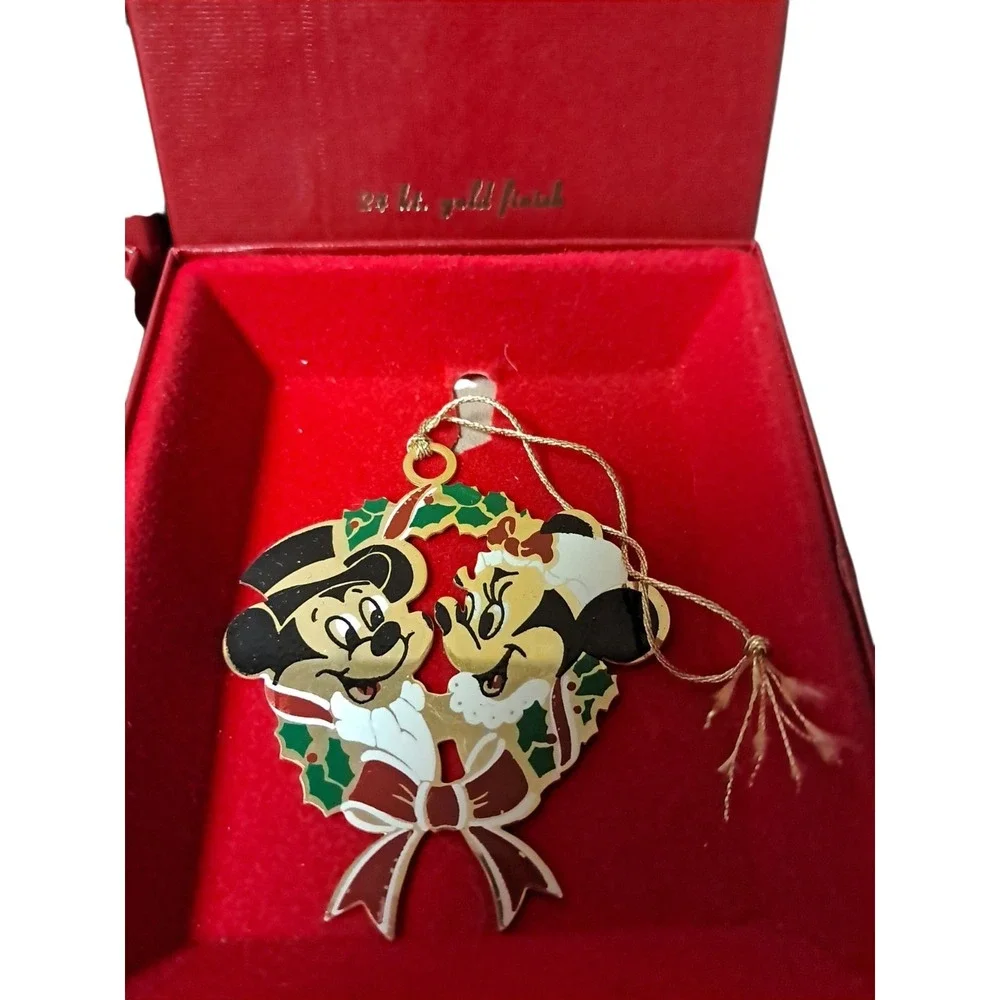 Disney‎ Camerlane Ornaments. Mickey & Minnie Wreath And Decorating The Tree